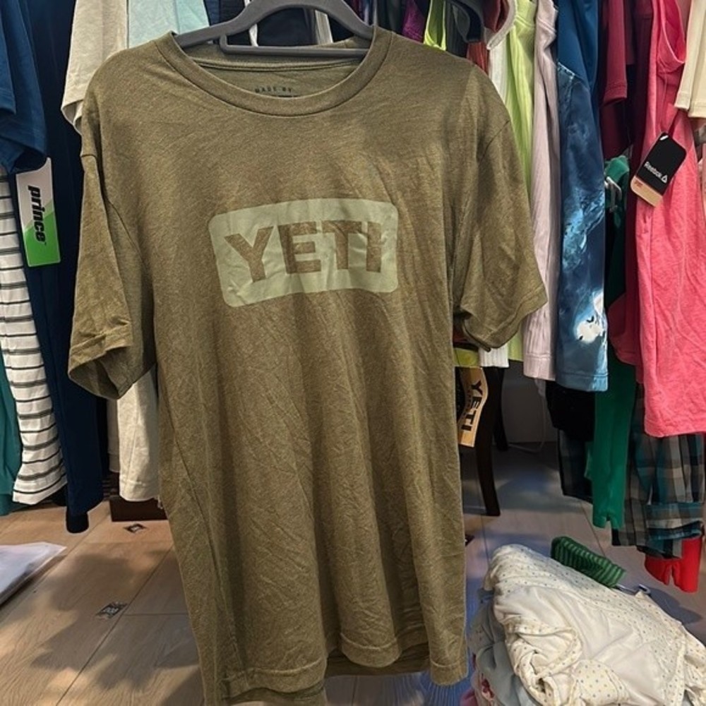 Yeti tee
